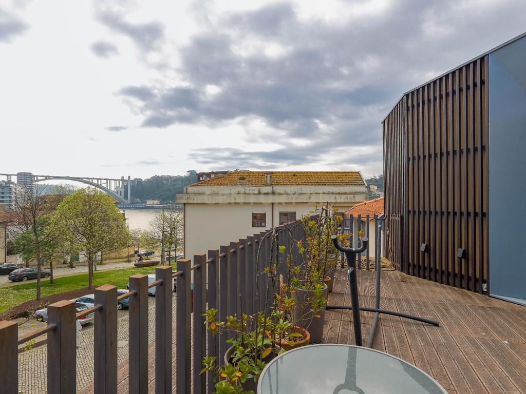 Exclusiva Moradia de Luxo no Coração do Ouro – Rua Senhor da Boa Morte, Porto - Image 22