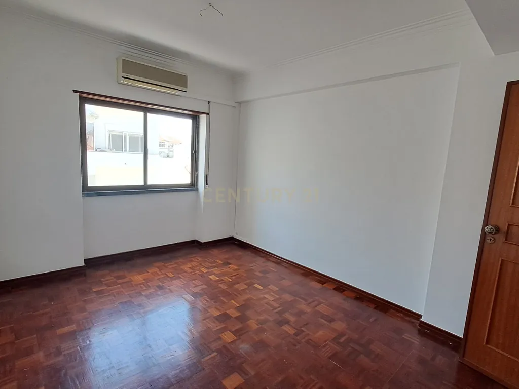Apartamento T3 Centro da Venda do Pinheiro - Mafra - Image 5