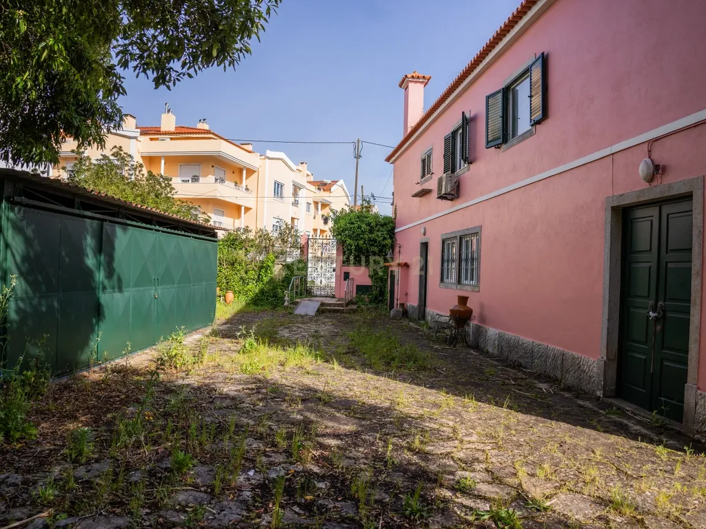 Moradia de charme T5 com Garagem e Terreno em Abrunheira, Sintra - Image 57