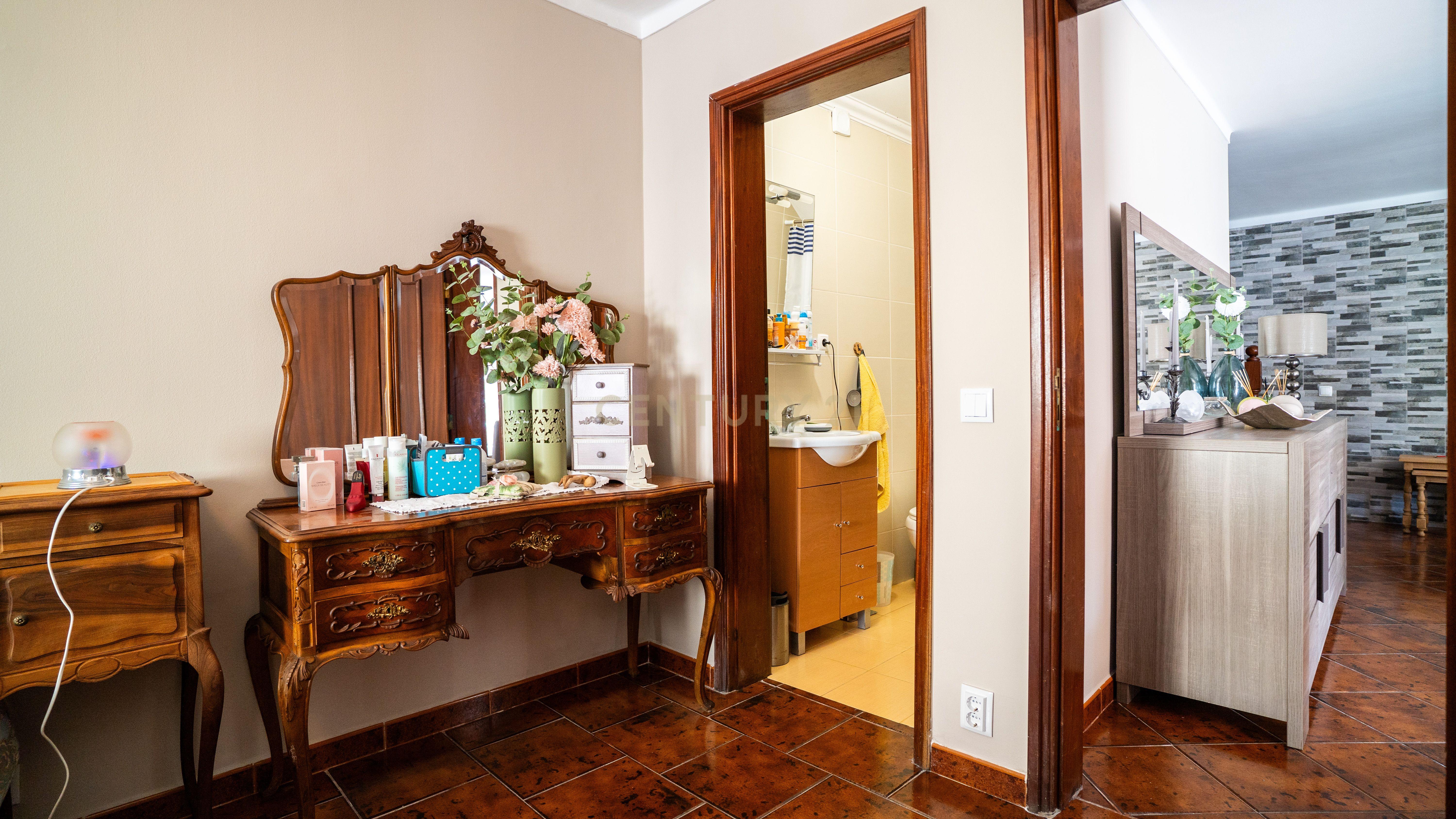 🏡 Moradia T4 Impecável em Olho Marinho – a poucos minutos de Peniche! - Image 14