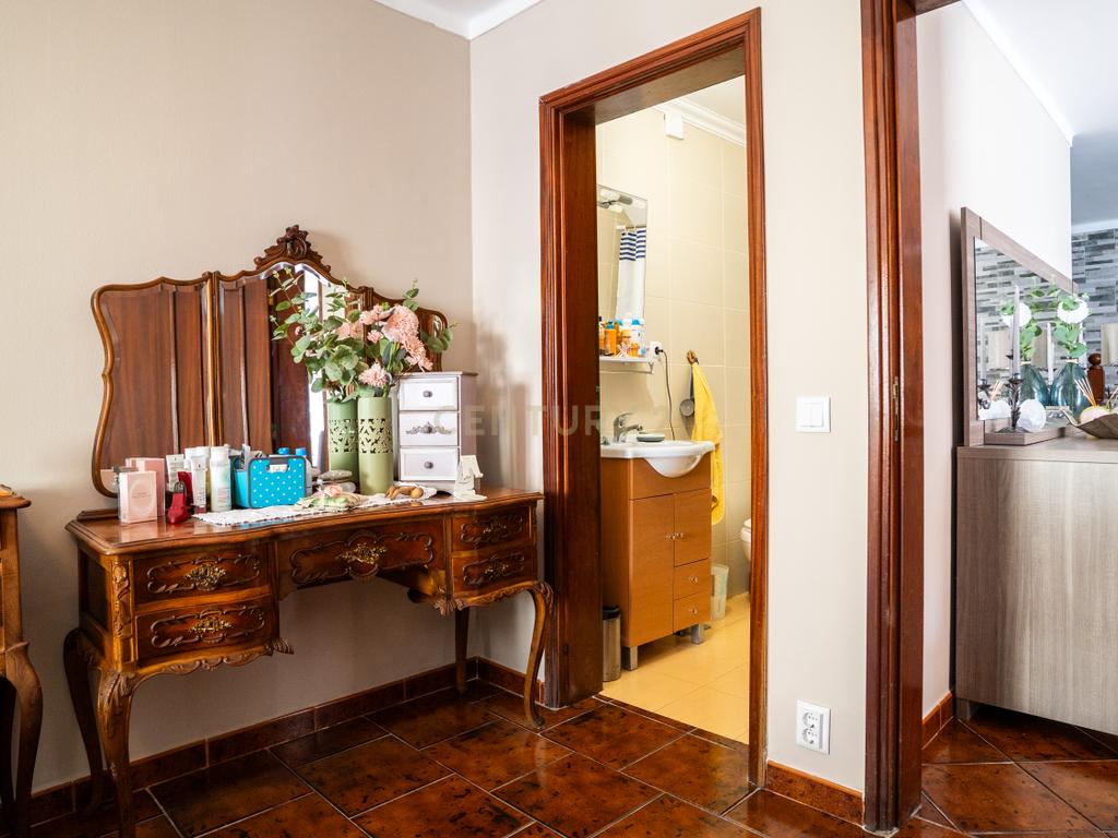 🏡 Moradia T4 Impecável em Olho Marinho – a poucos minutos de Peniche! - Image 14
