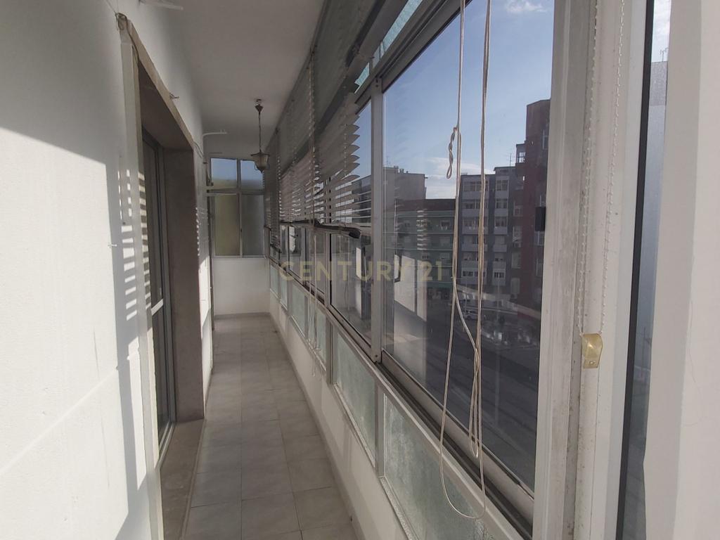 Apartamento T2 em Almada na Av. Nuno Alvares Pereira. - Image 10
