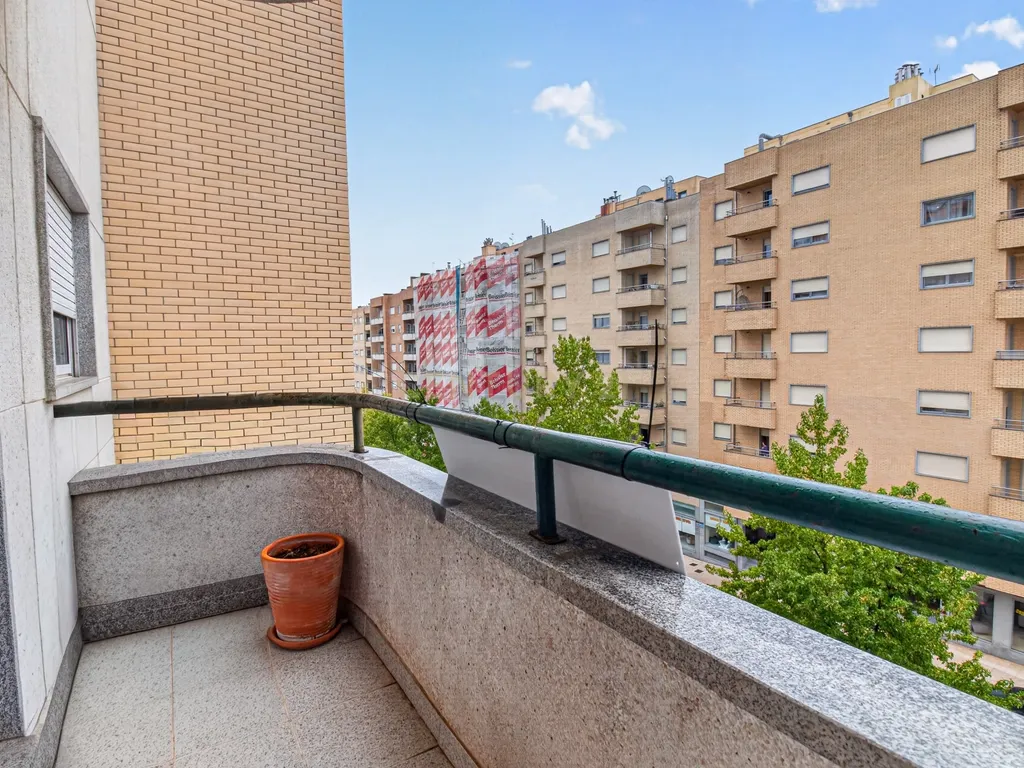 Apartamento T3 com Garagem Fechada, excelente localização!! - Bragança - Image 3