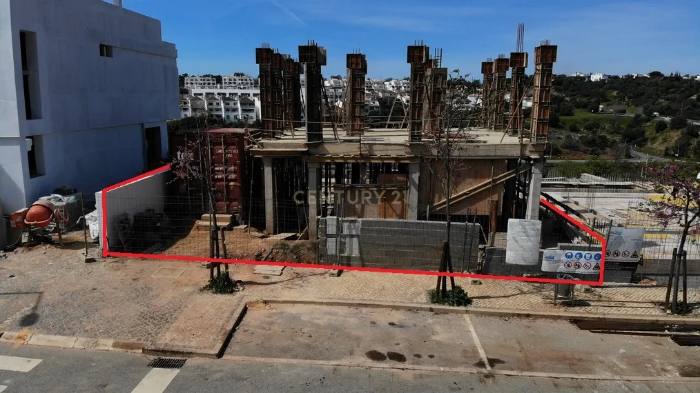 Moradia T3 com piscina em construção - Image 17
