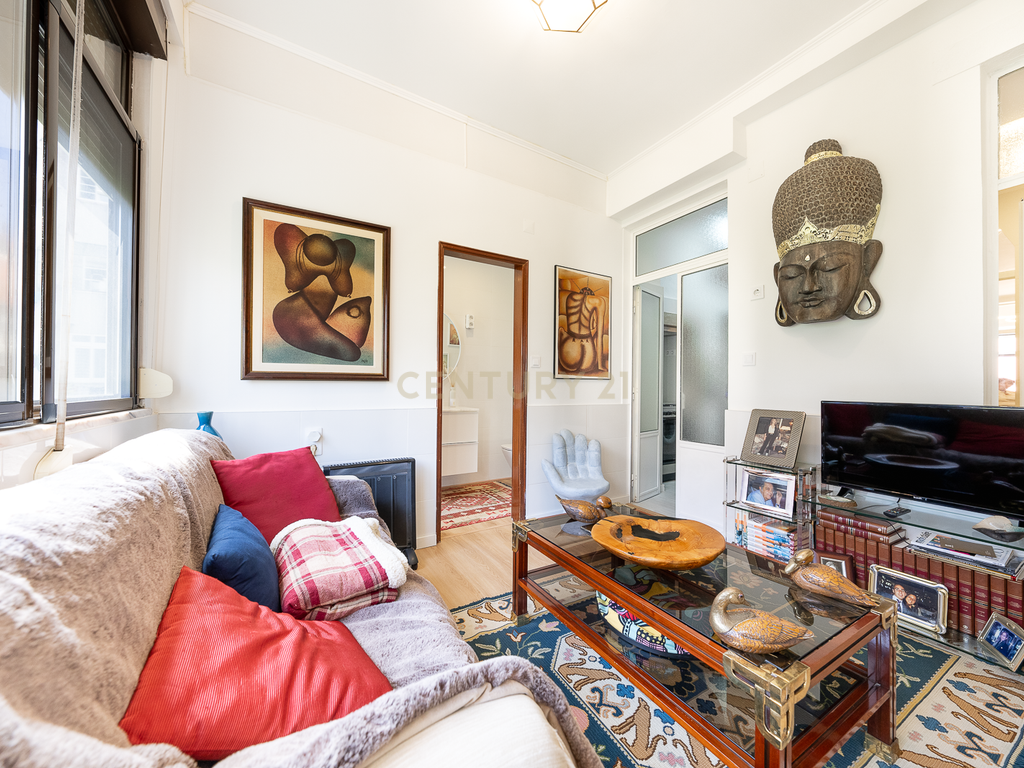Apartamento T4 remodelado em Campo de Ourique  - Image 9