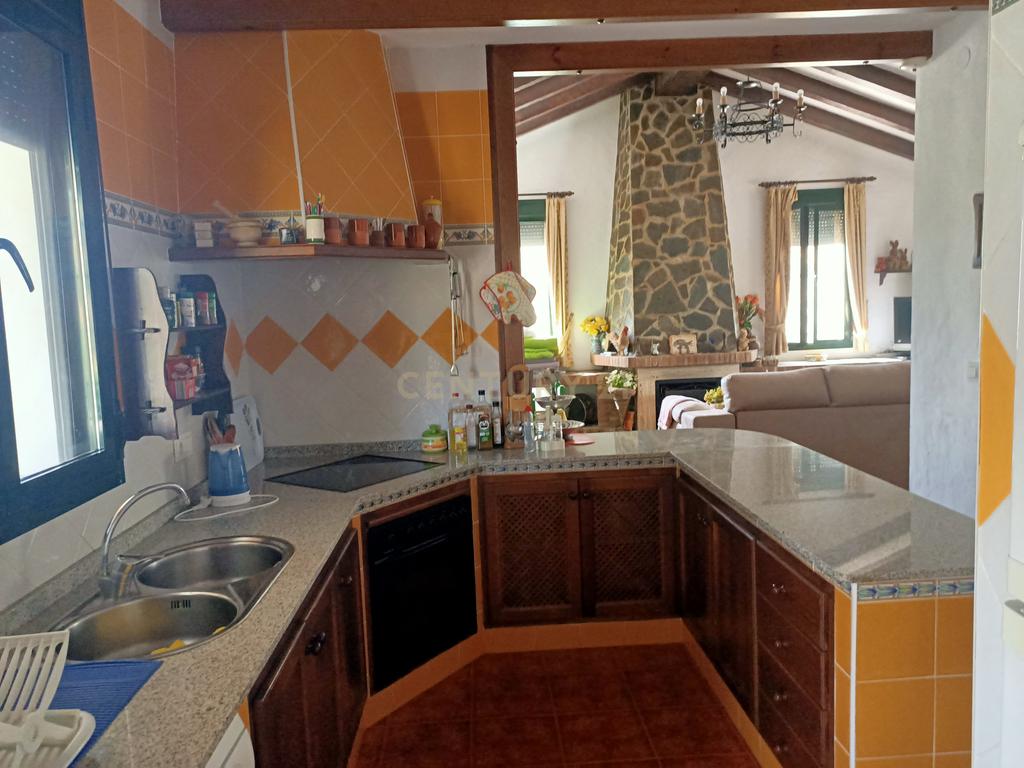 Propriedade rústica com vista para piscina e zona húmida – pronta a habitar - Image 15