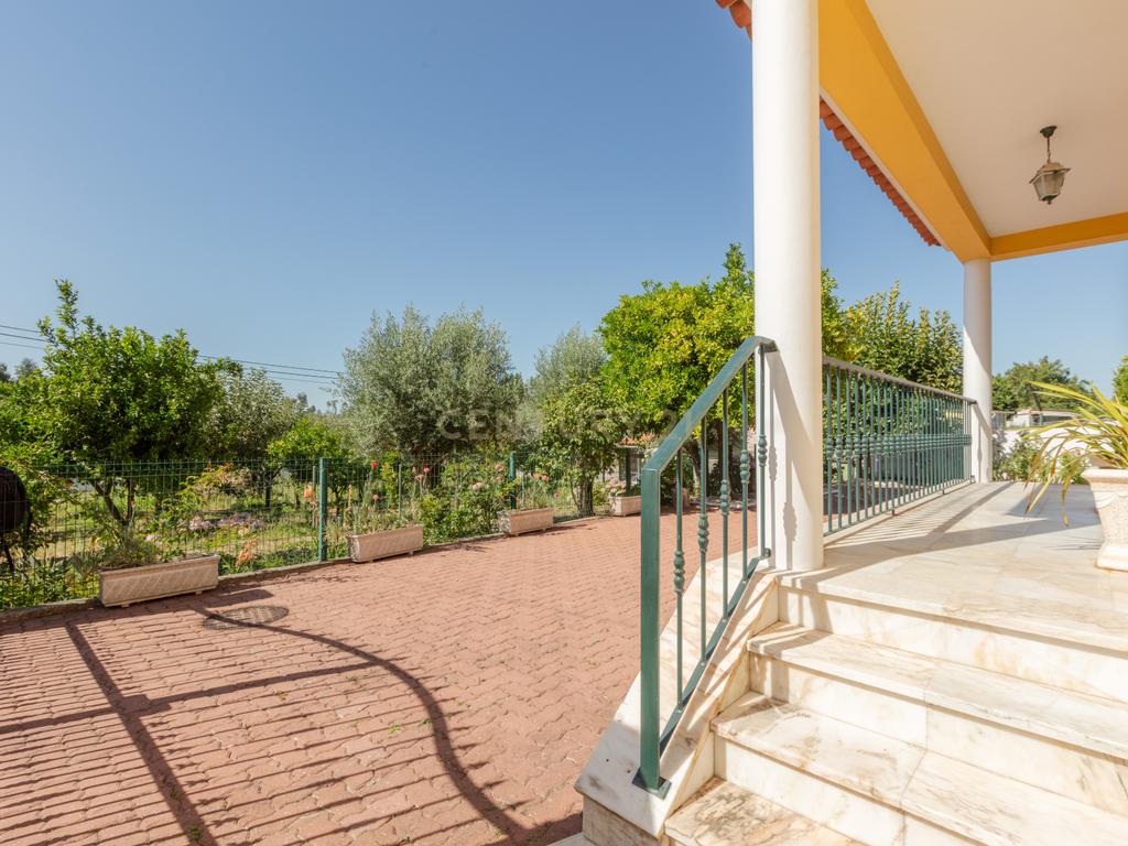 Moradia T4 Isolada com Jardim e Garagem em Olalhas – Tomar - Image 4