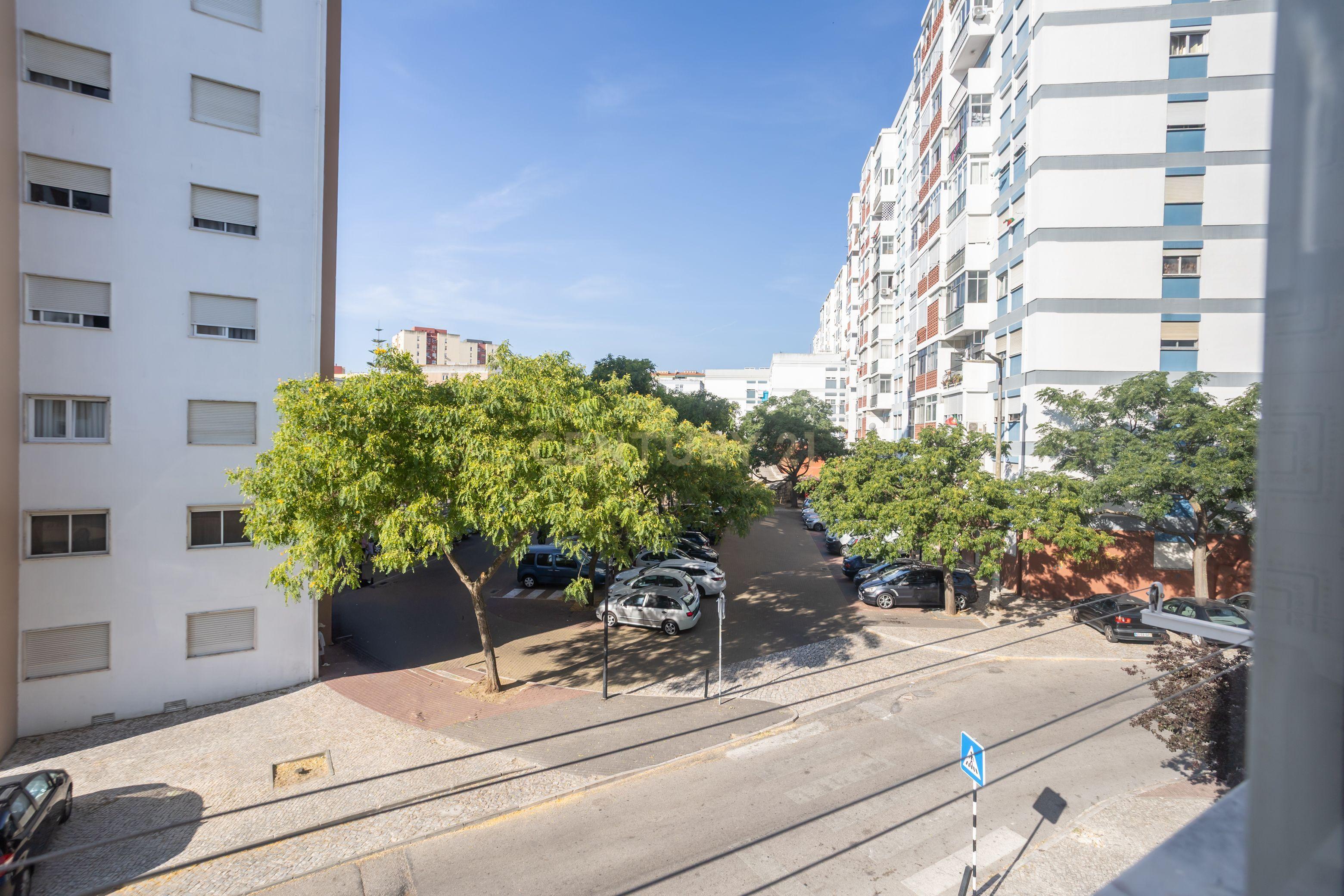Fotografia 5 de T2 com 84m2 de área útil - Corroios, Seixal
