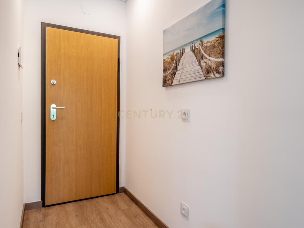 Apartamento T1  completamente remodelado com 2 varandas - Image 24