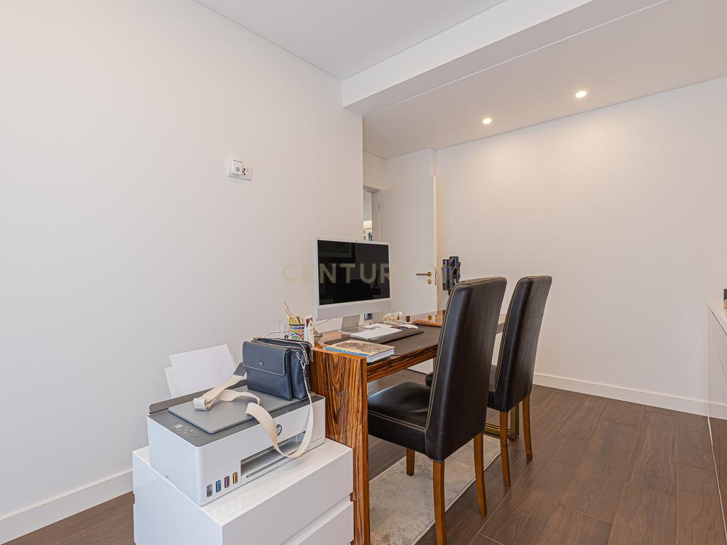 Moradia T4 de luxo, lote de gaveto 805m2, com cave e piscina. - Image 7