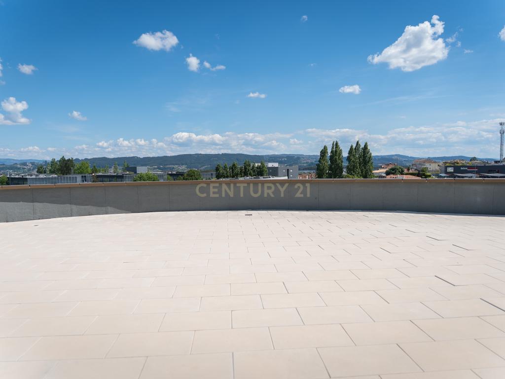 Luxuoso Apartamento Novo com Vista Parque em Lousada - Image 46
