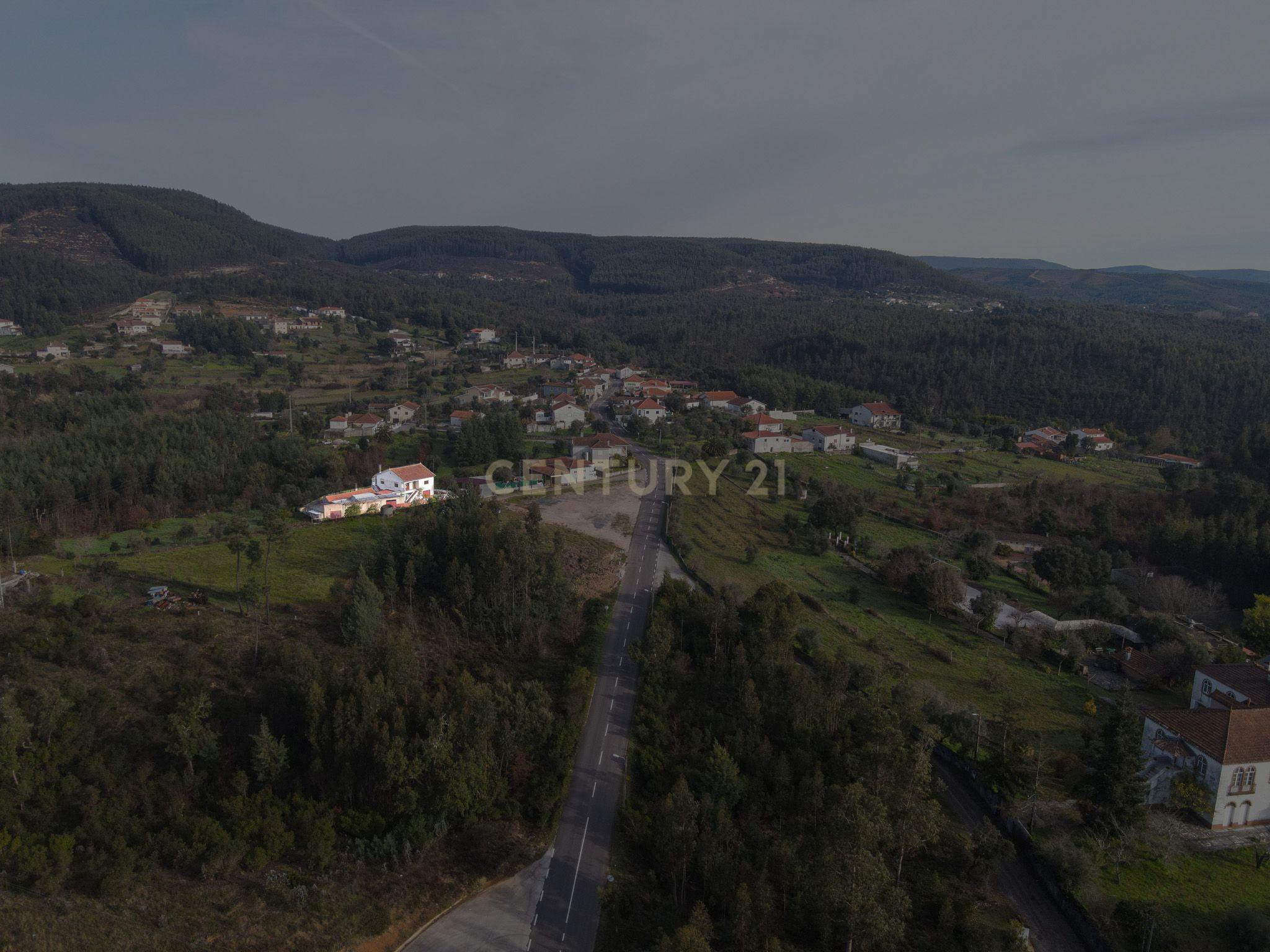 Moradia T3 Serpins, Lousã - Image 2