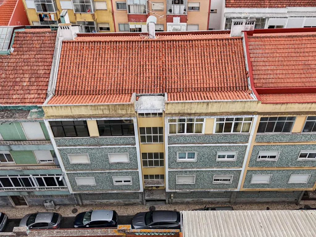 Apartamento T3 com Terraço/ Remodelação Total (Queluz) - Image 37