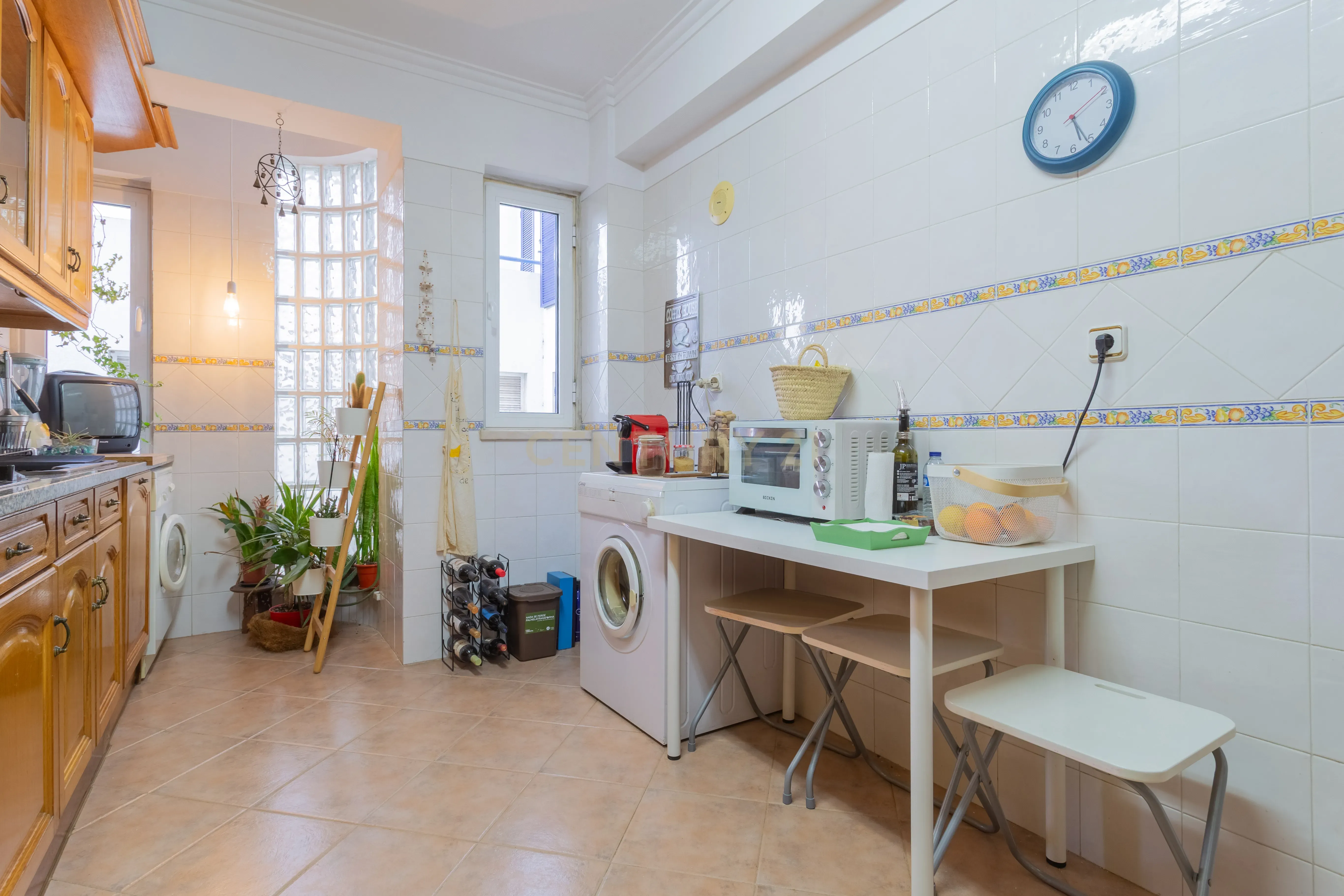 Apartamento T2 na Quinta do Anjo, Setúbal, com Estacionamento e Piscina Comum - Image 9