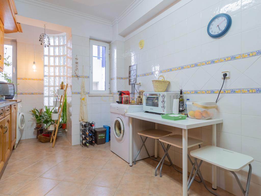 Apartamento T2 na Quinta do Anjo, Setúbal,  com Estacionamento e Piscina Comum - Image 9