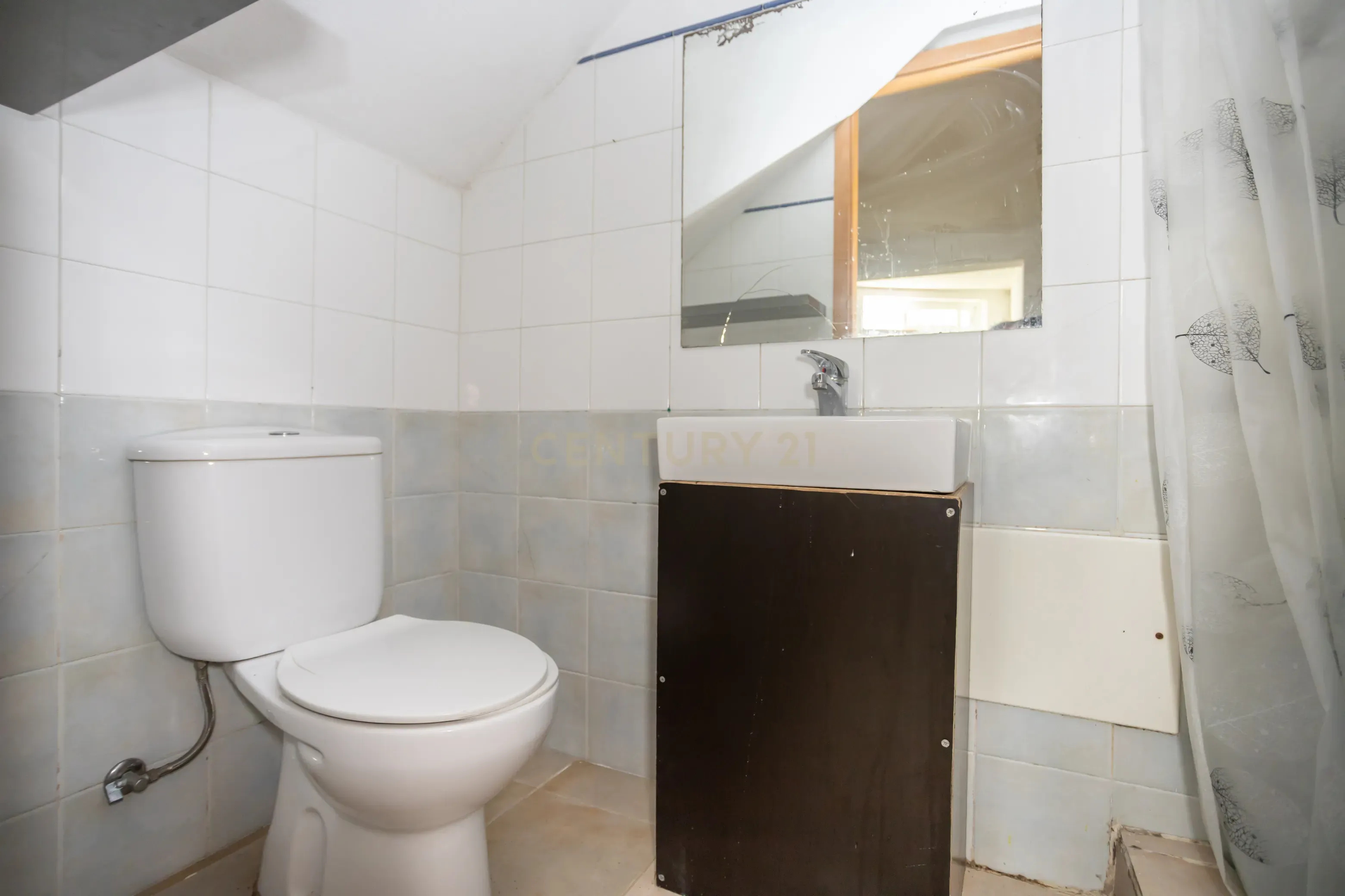  Moradia T3 em Amora - Seixal com Terraço e Garagem  - Image 50