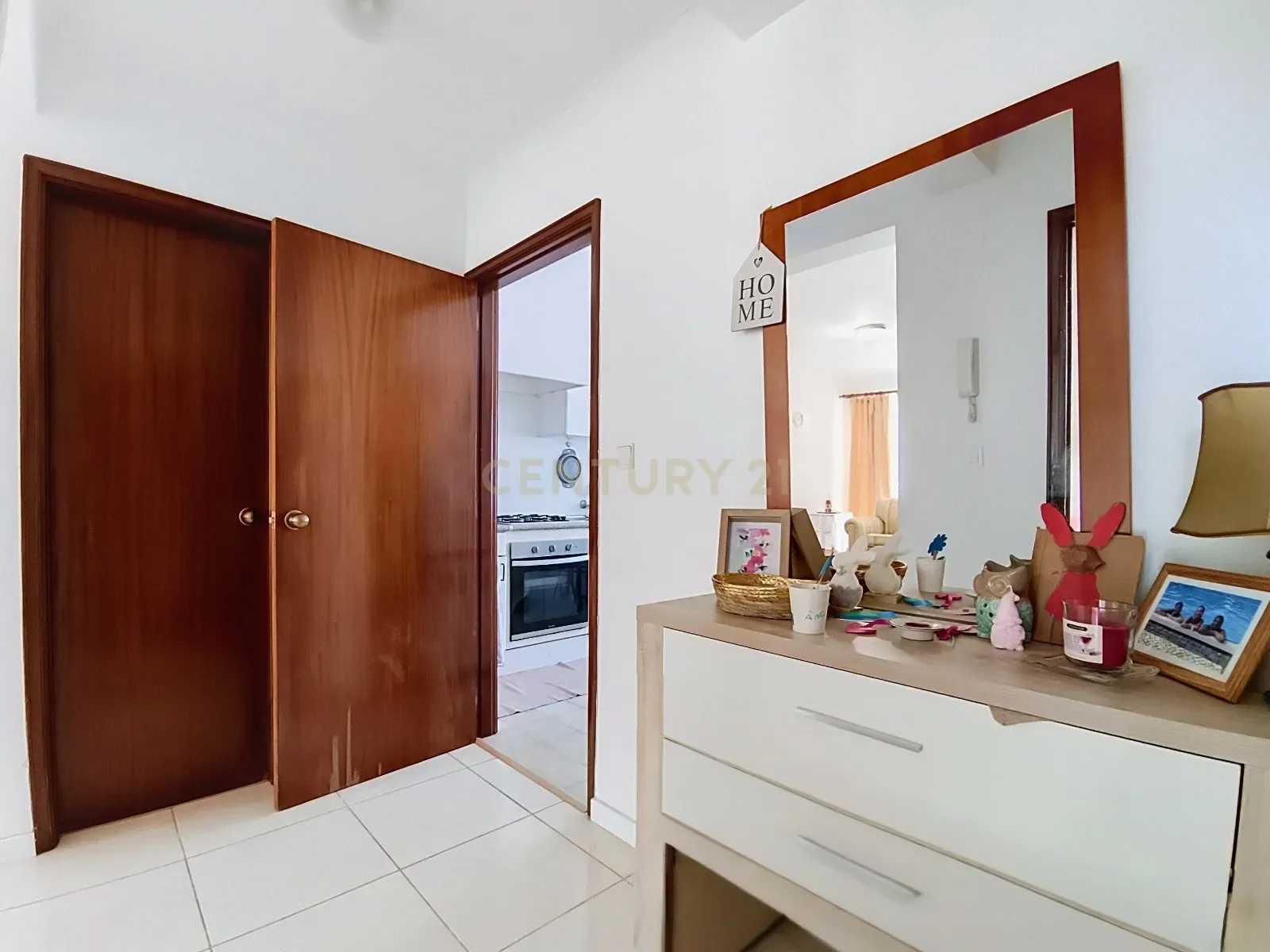 Fotografia 6 de Apartamento T2 com Excelente Luminosidade e Localização Estratégica em Ponta Delgada