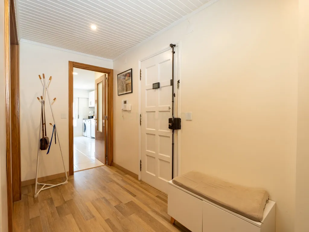** ESPECTACULAR APARTAMENTO T2 REMODELADO, NA URBANIZAÇÃO DA ANTA ** - Image 15