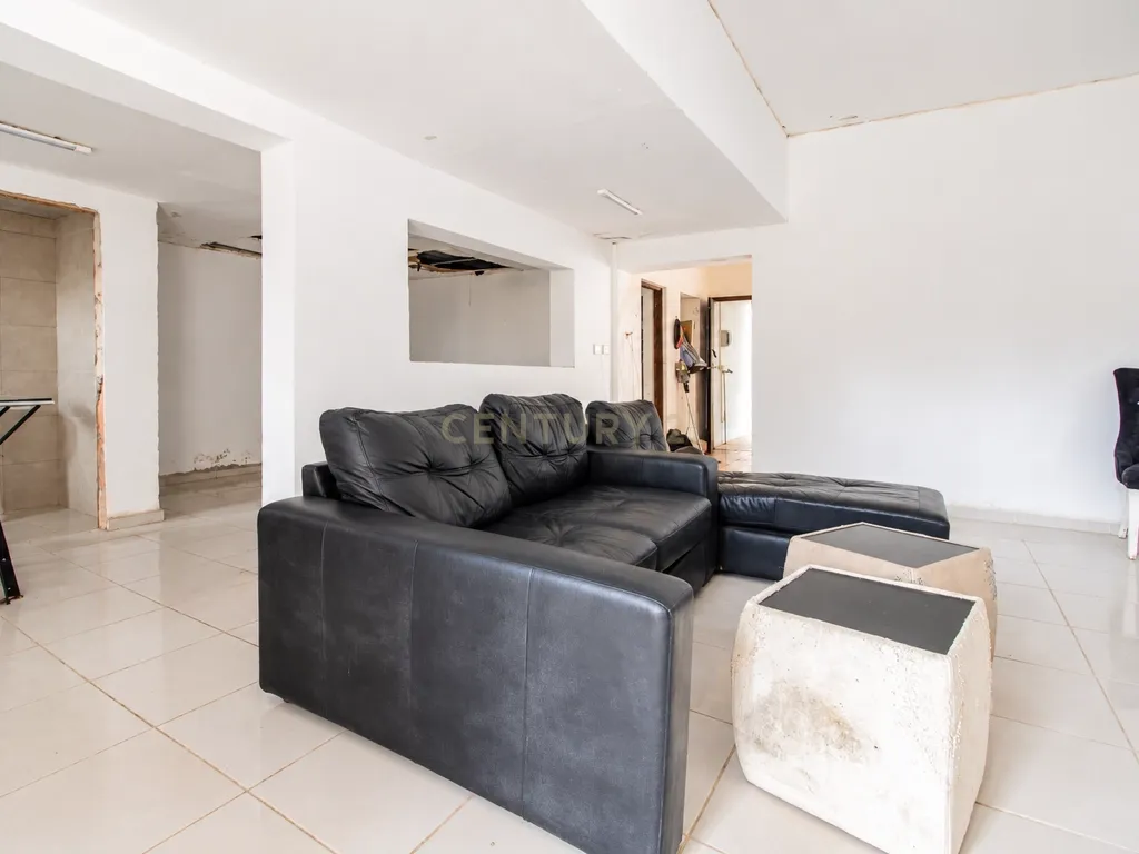 Moradia T5 com 3 suites, espaço exterior a 3 km da praia - Image 23