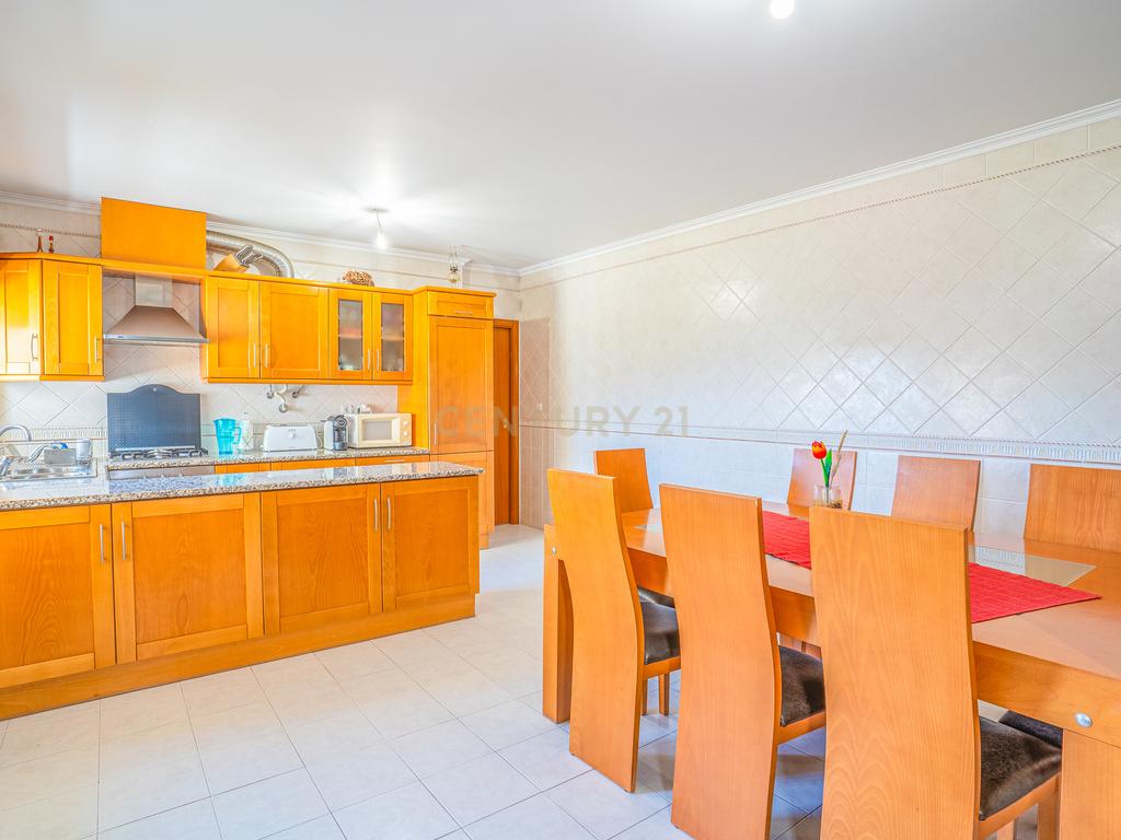 Apartamento T3 com garagem - Cidade Nova, Caldas da Rainha - Image 5