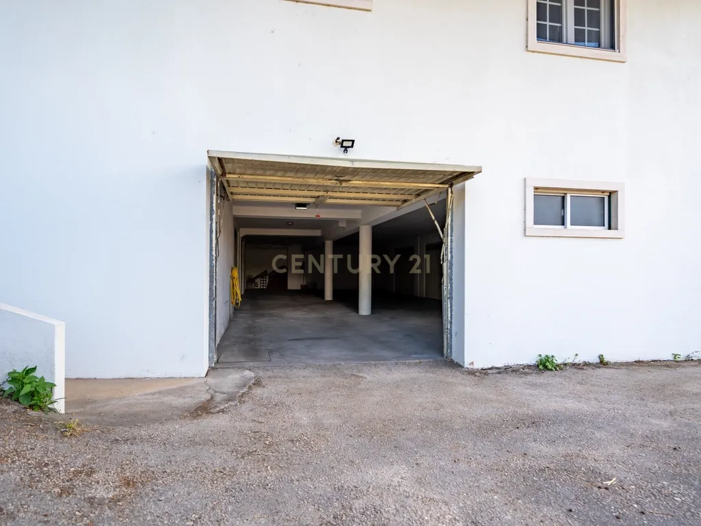 Moderno T1 em Lousã, quase novo e pronto a habitar - Image 36