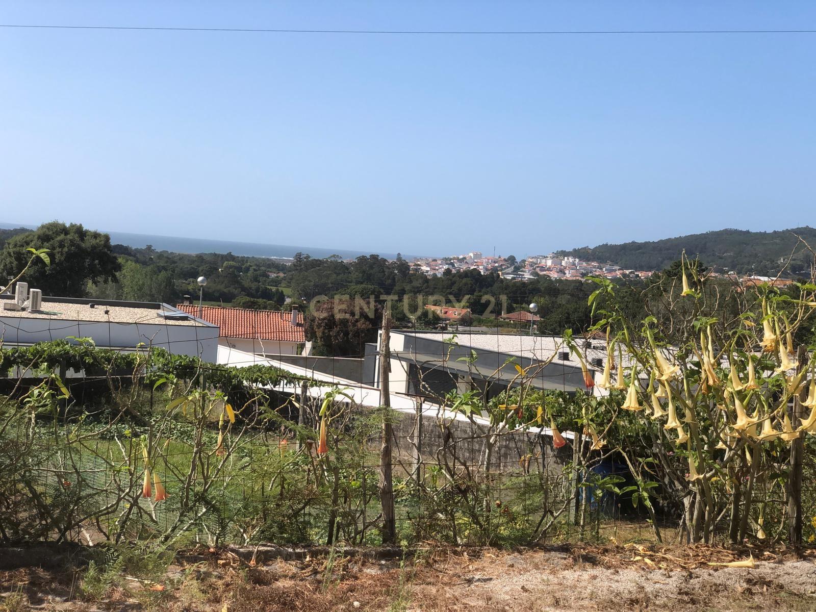 Fotografia 7 de Terreno Urbano em Âncora-219m² de Construção com Vista Mar