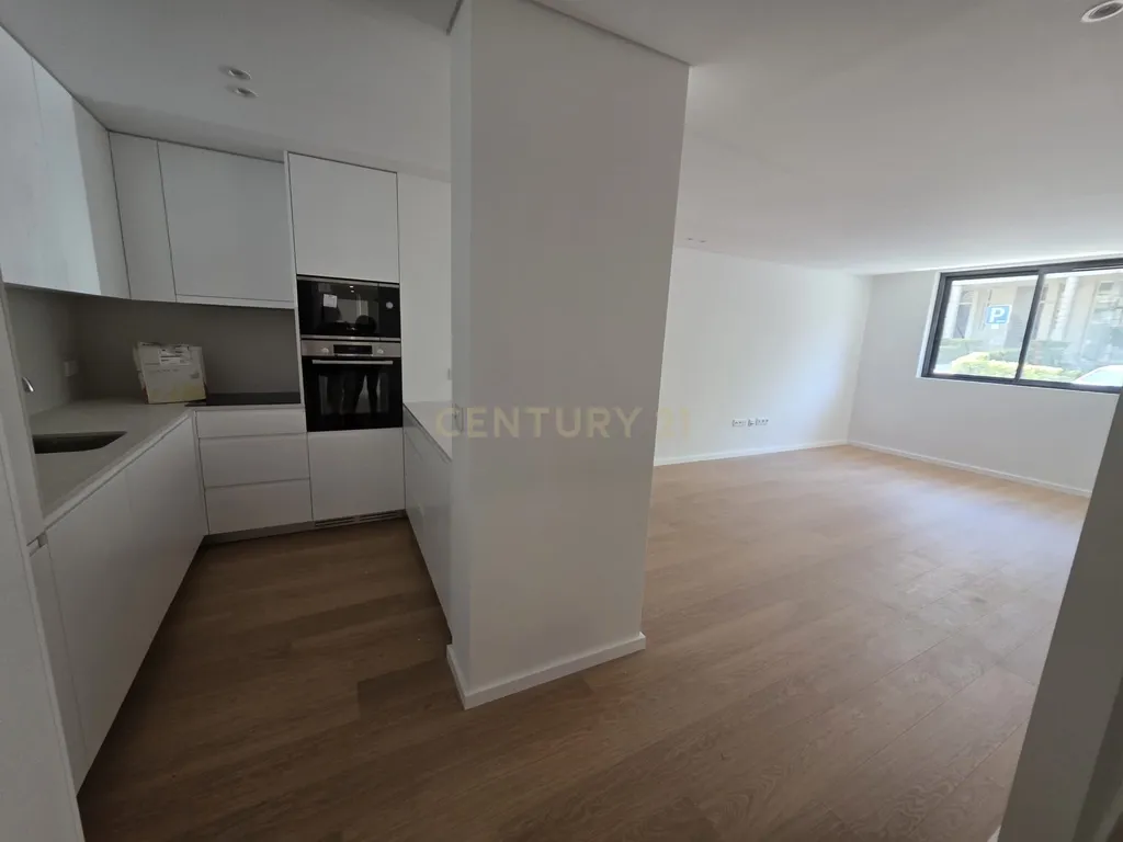 Moderno T2 Novo em Vila Nova de Gaia com Vista para a Cidade - Image 3