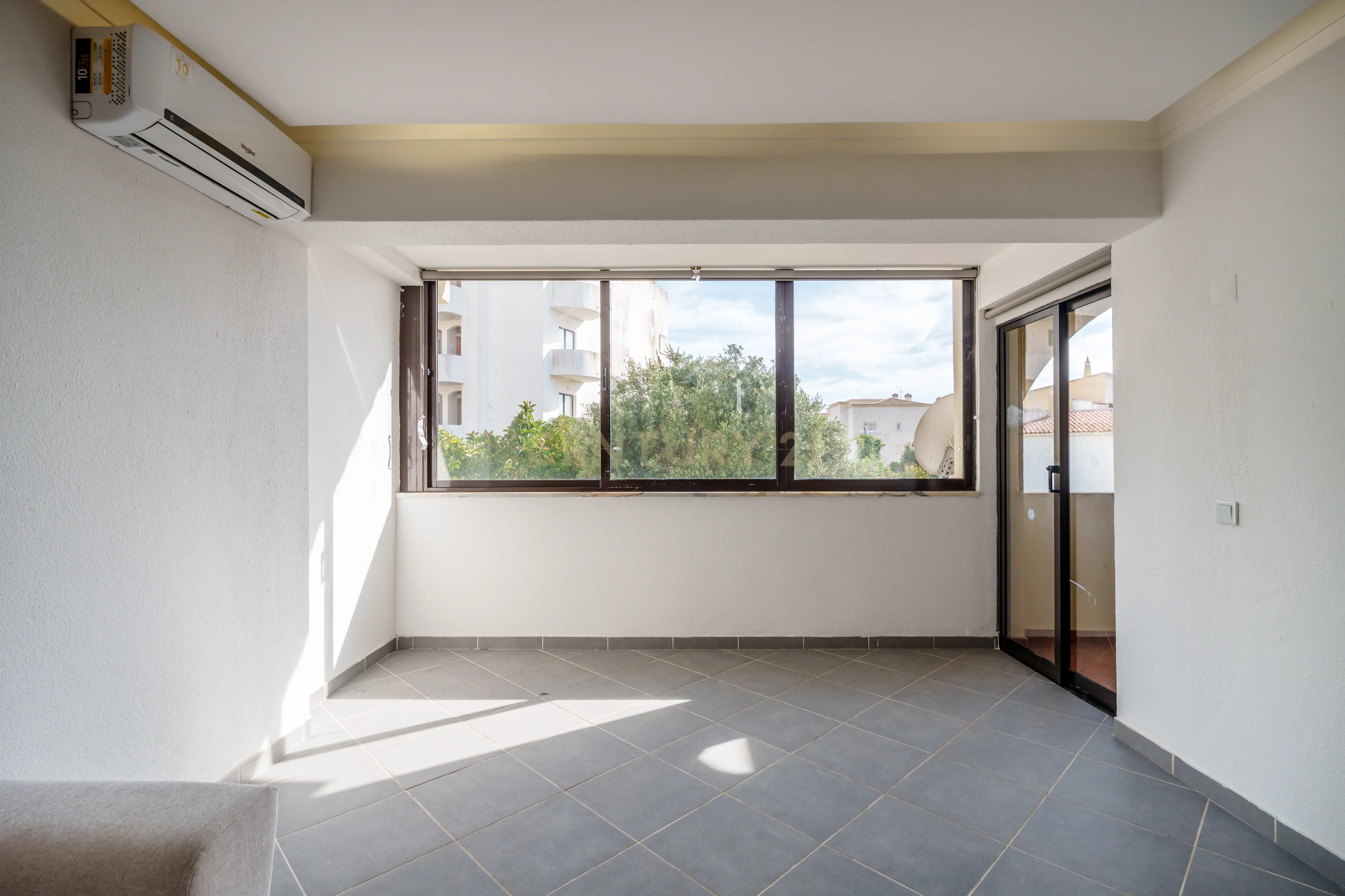Fotografia 12 de Apartamento T1 remodelado com piscina (Chave na Mão). Areias S. João , Albufeira