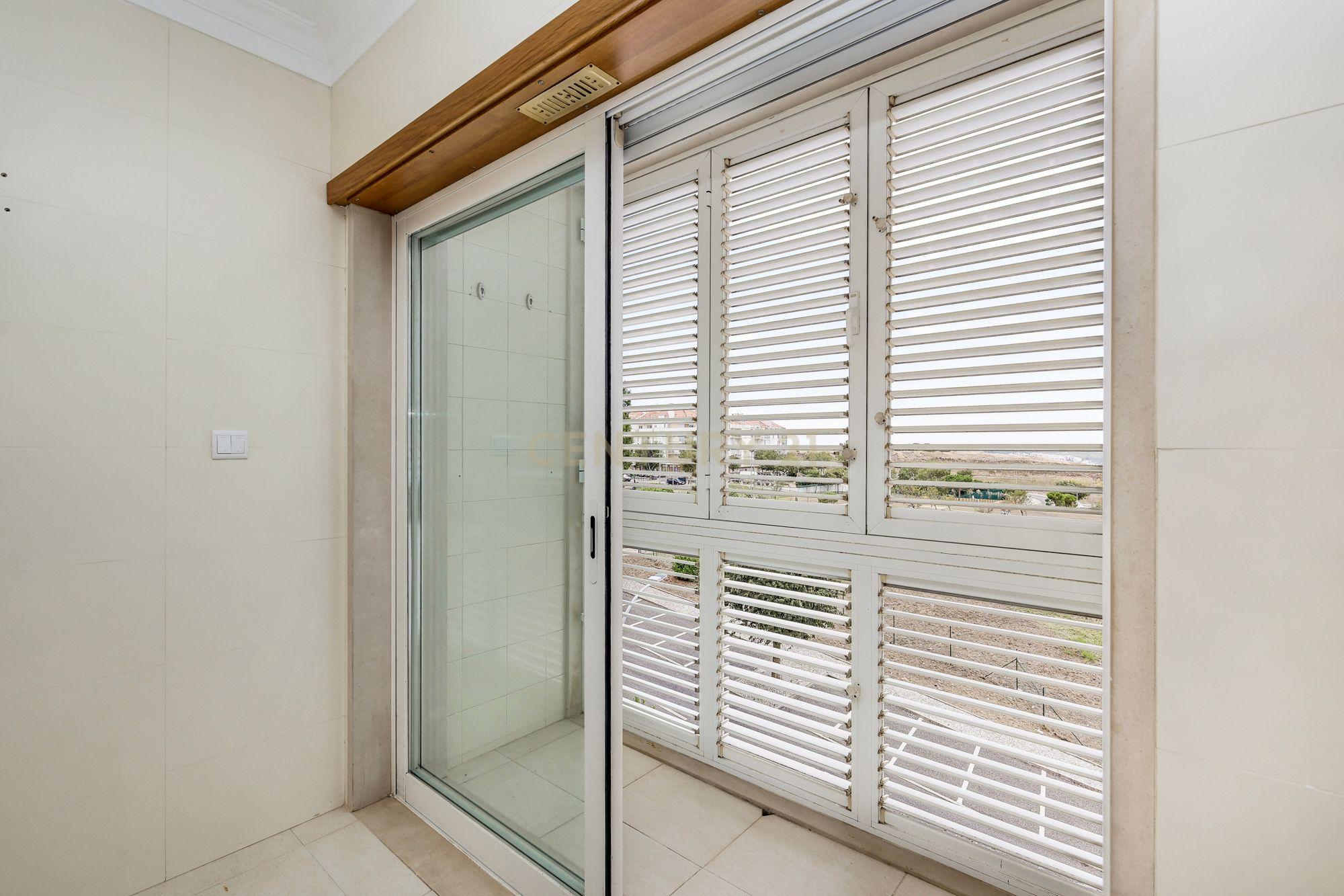 Apartamento T3 à venda em Mina de Água, Amadora — foto 16