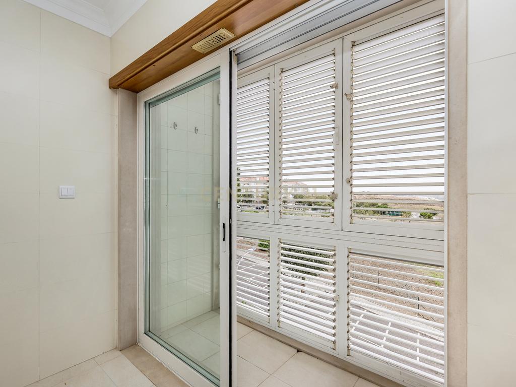 Apartamento T3 na Serra das Brancas, com box de 67m2 e arrecadação. - Image 16