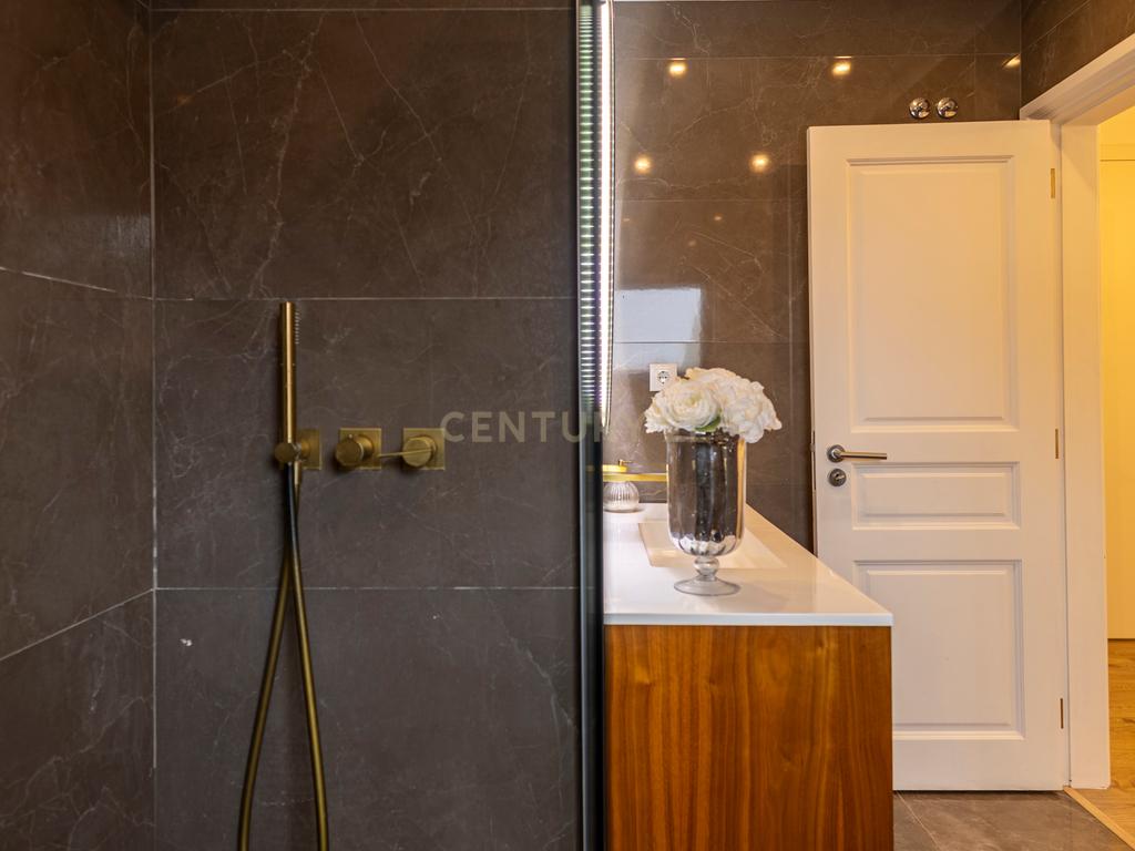 Moradia de Sonho na Charneca da Caparica – Elegância, Conforto e Localização Privilegiada - Image 59
