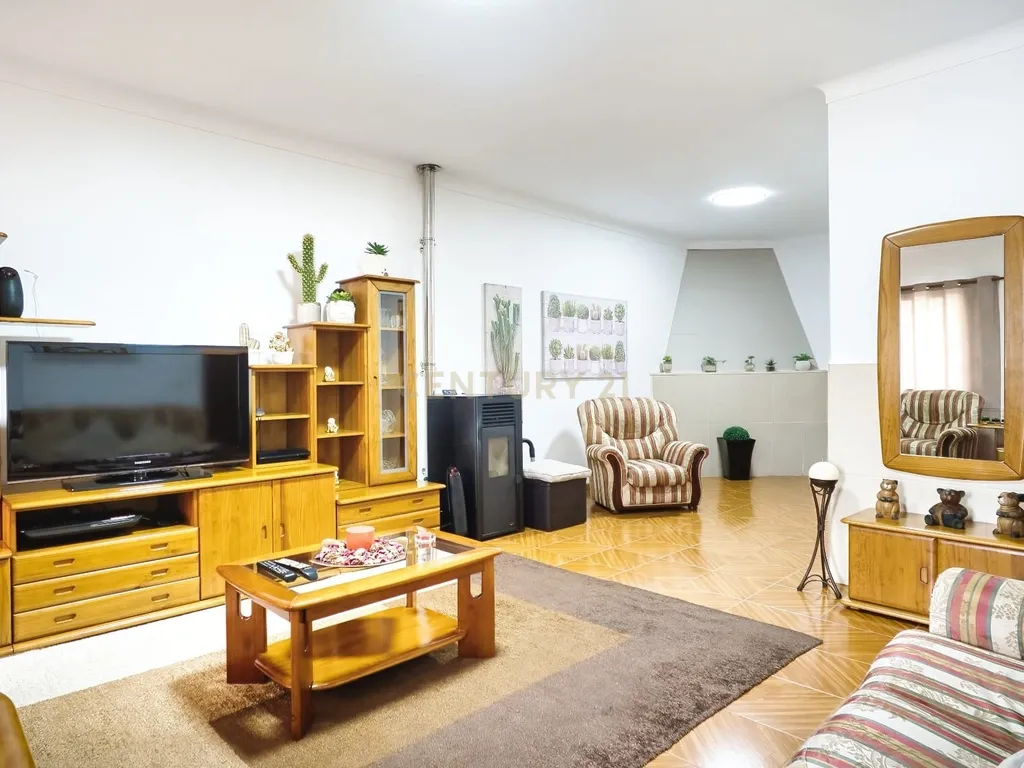 Linda Moradia T2 com Jardim e garagem a poucos kms de Martinho do Porto - Image 10