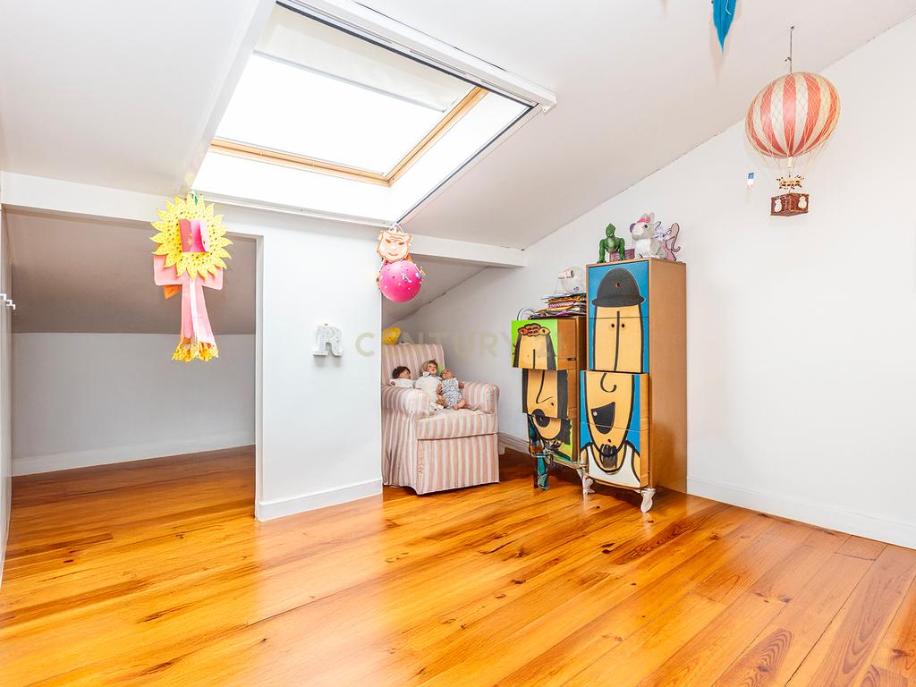 Apartamento T4 Duplex Renovado em Arroios, Lisboa - Image 15