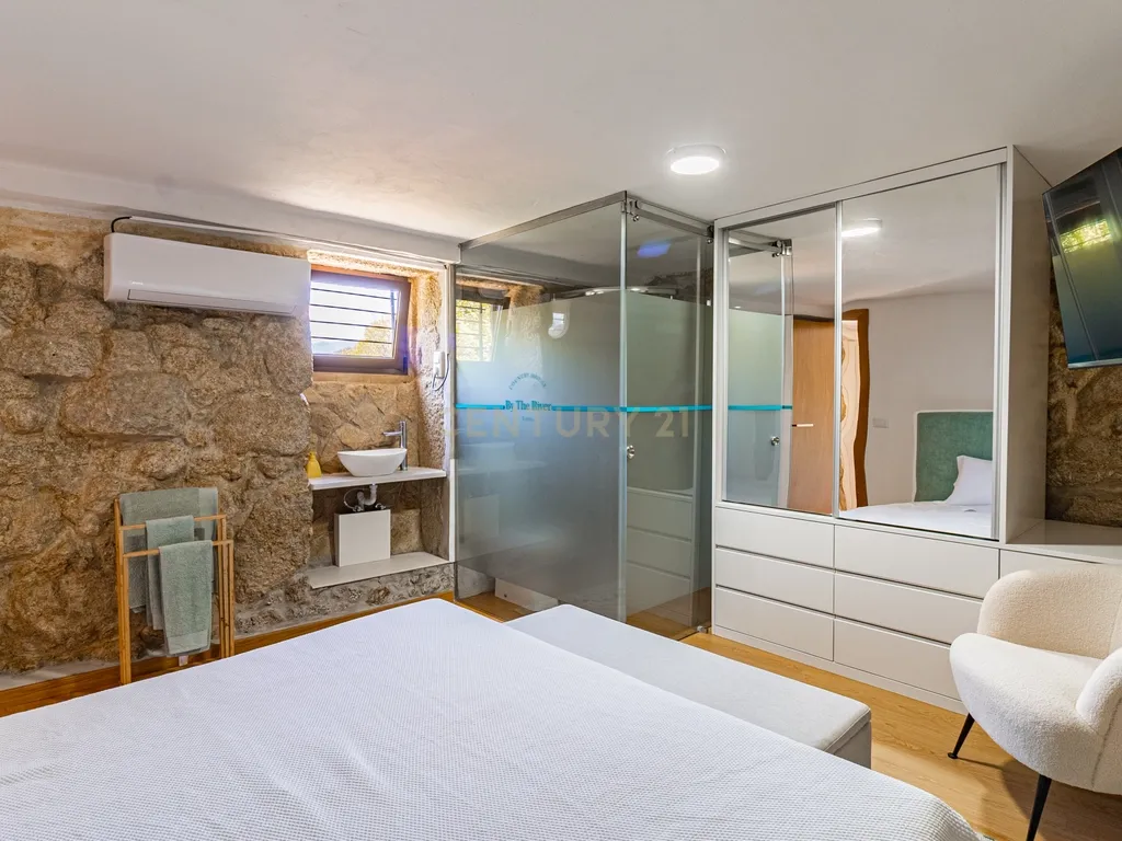 Um Refúgio no Gerês com 2 casas junto ao Rio - Image 39