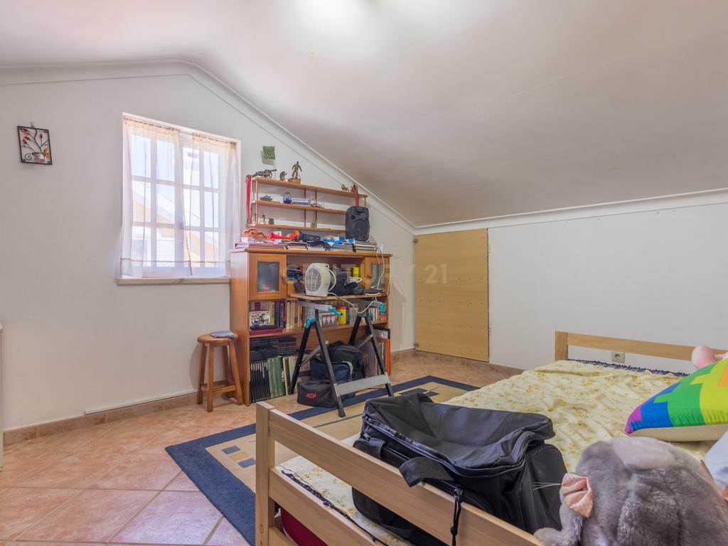Moradia Geminada T3 com Jardim e Terraço na Quinta do Conde - Image 22