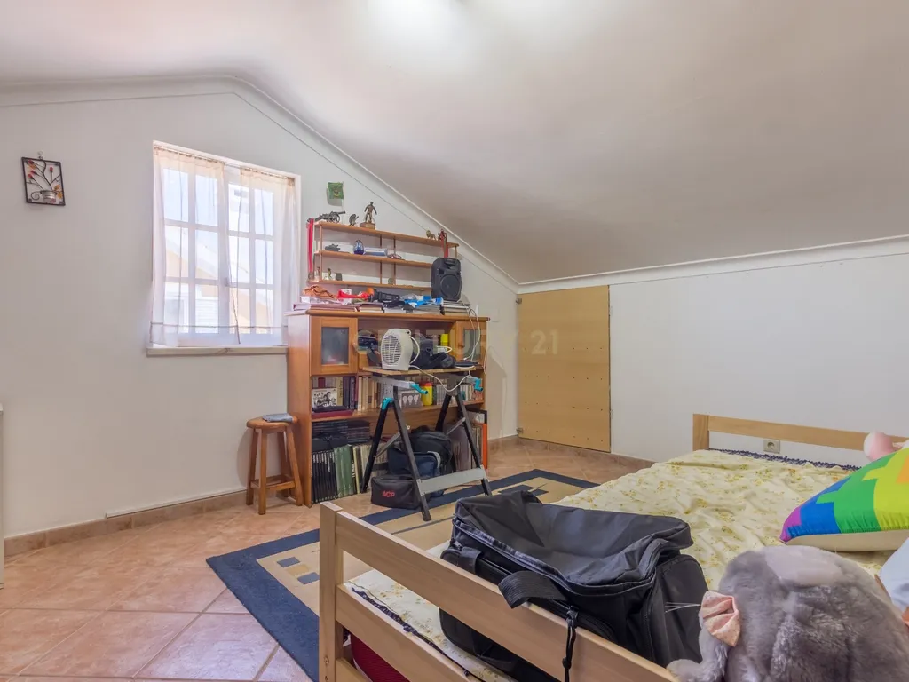 Moradia Geminada T3 com Jardim e Terraço na Quinta do Conde - Image 22