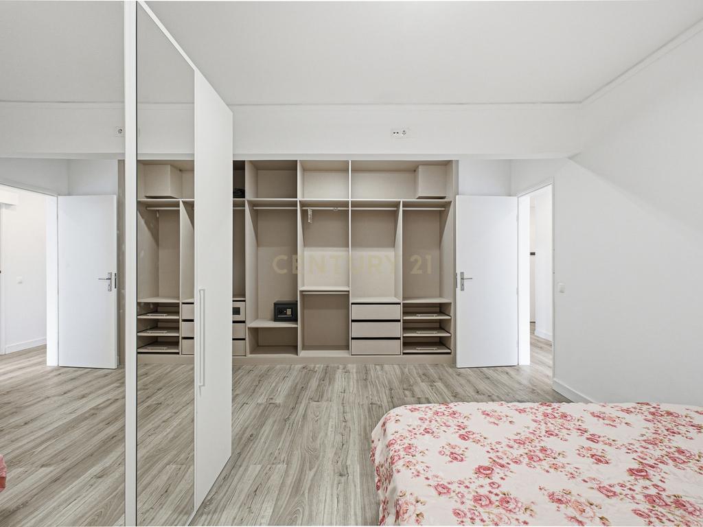 Apartamento T2 Remodelado PC Simão da Veiga Junior 1 - Santo António Dos Cavaleiros - Image 25