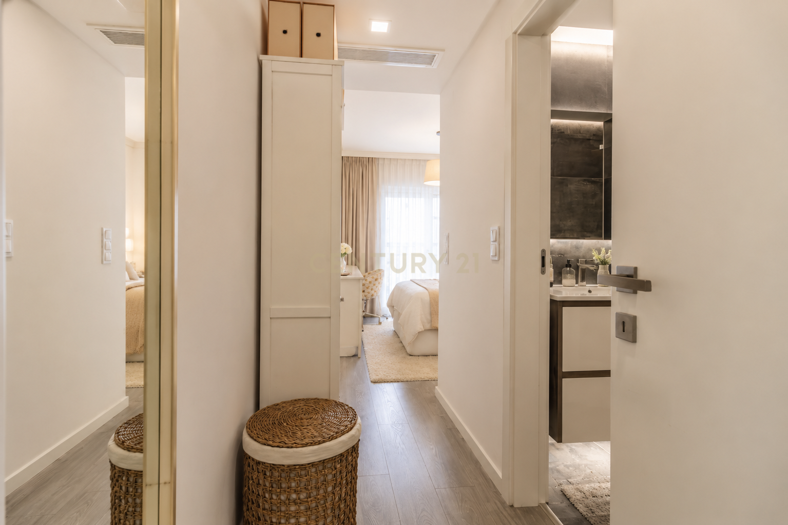 Fotografia 10 de Duplex T4 em Oeiras com terraço e box (3 vagas)