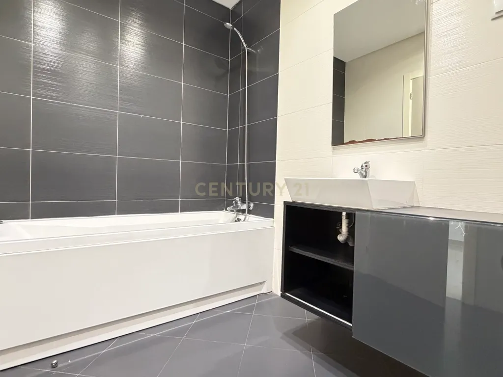 Apartamento T3 com Duas Varandas e Arrecadação, no Pinhal Novo - Image 18