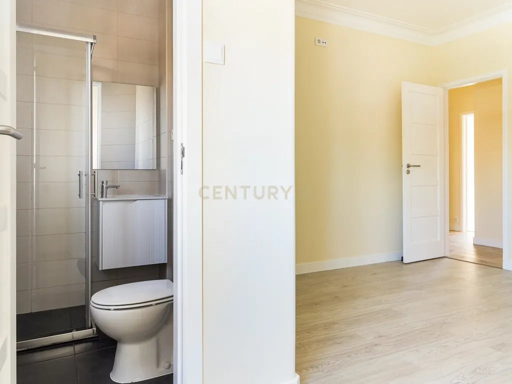 Apartamento T3 renovado na Avenida de Roma, Alvalade, Lisboa. Para Arrendar! - Image 23