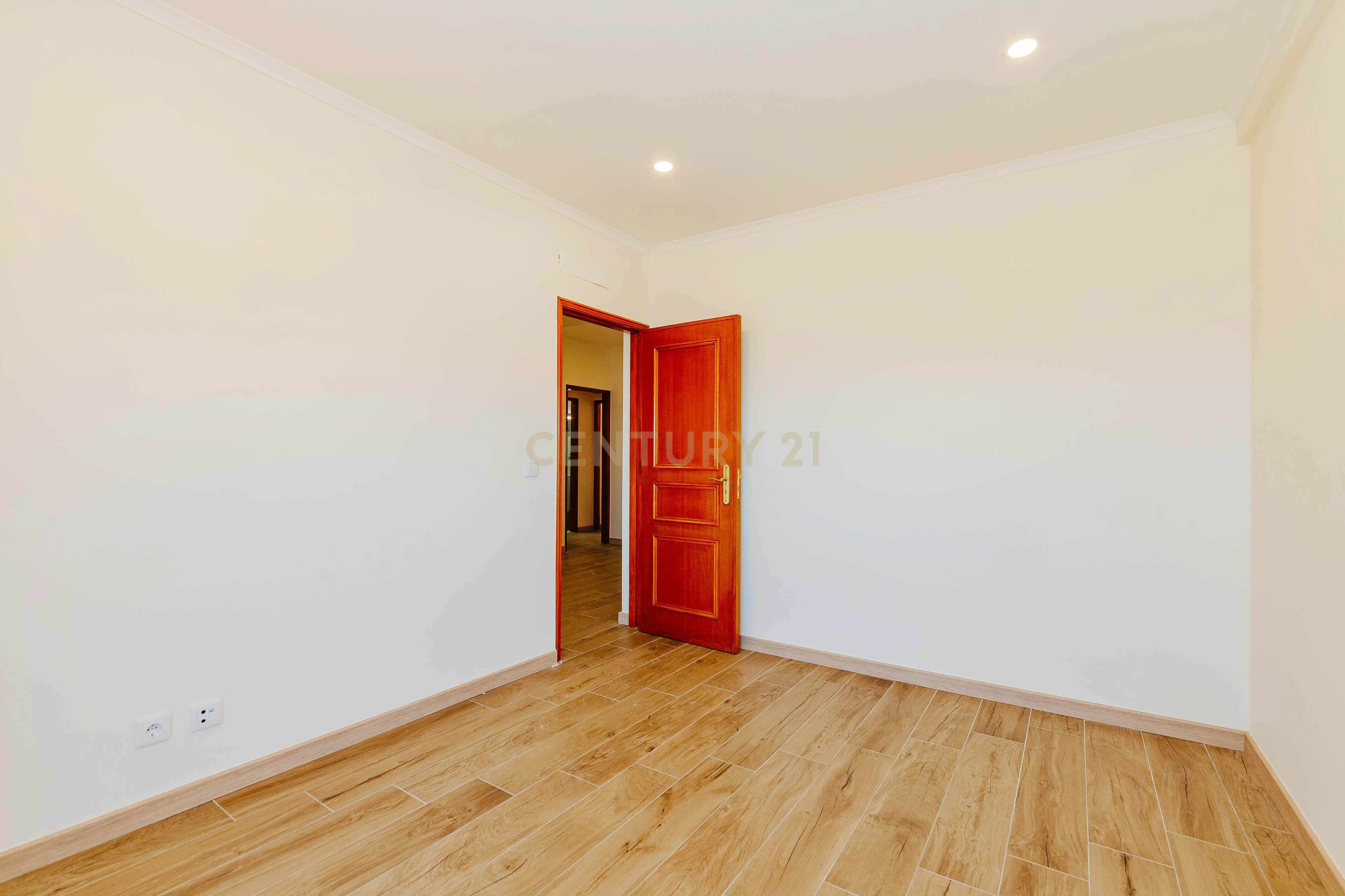 Apartamento T3 Renovado com Vista Rio em Santa Apolónia – Viva no Coração de Lisboa - Image 23