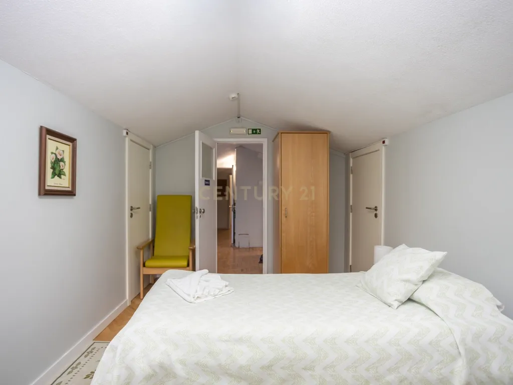 Fantástica Moradia Versátil com Piscina e Jardim, junto a serra da Arrábida – Setúbal - Image 43