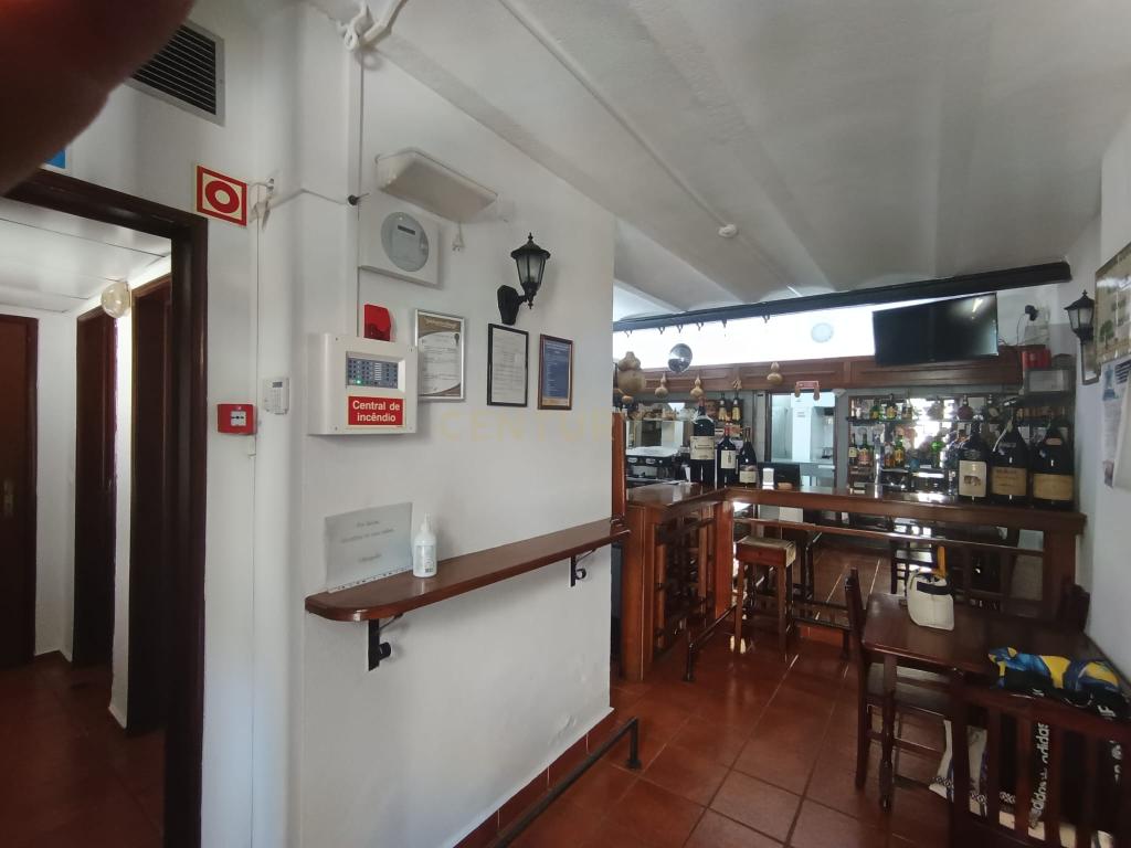 Prédio à Venda – Comércio e Habitação T4 no Centro de Santiago do Escoural - Image 29