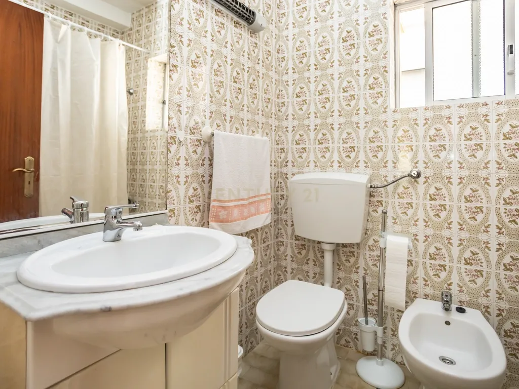 Apartamento T3 com Vista Deslumbrante sobre a Baía de Setúbal – Bairro dos Pescadores, Reboreda - Image 30