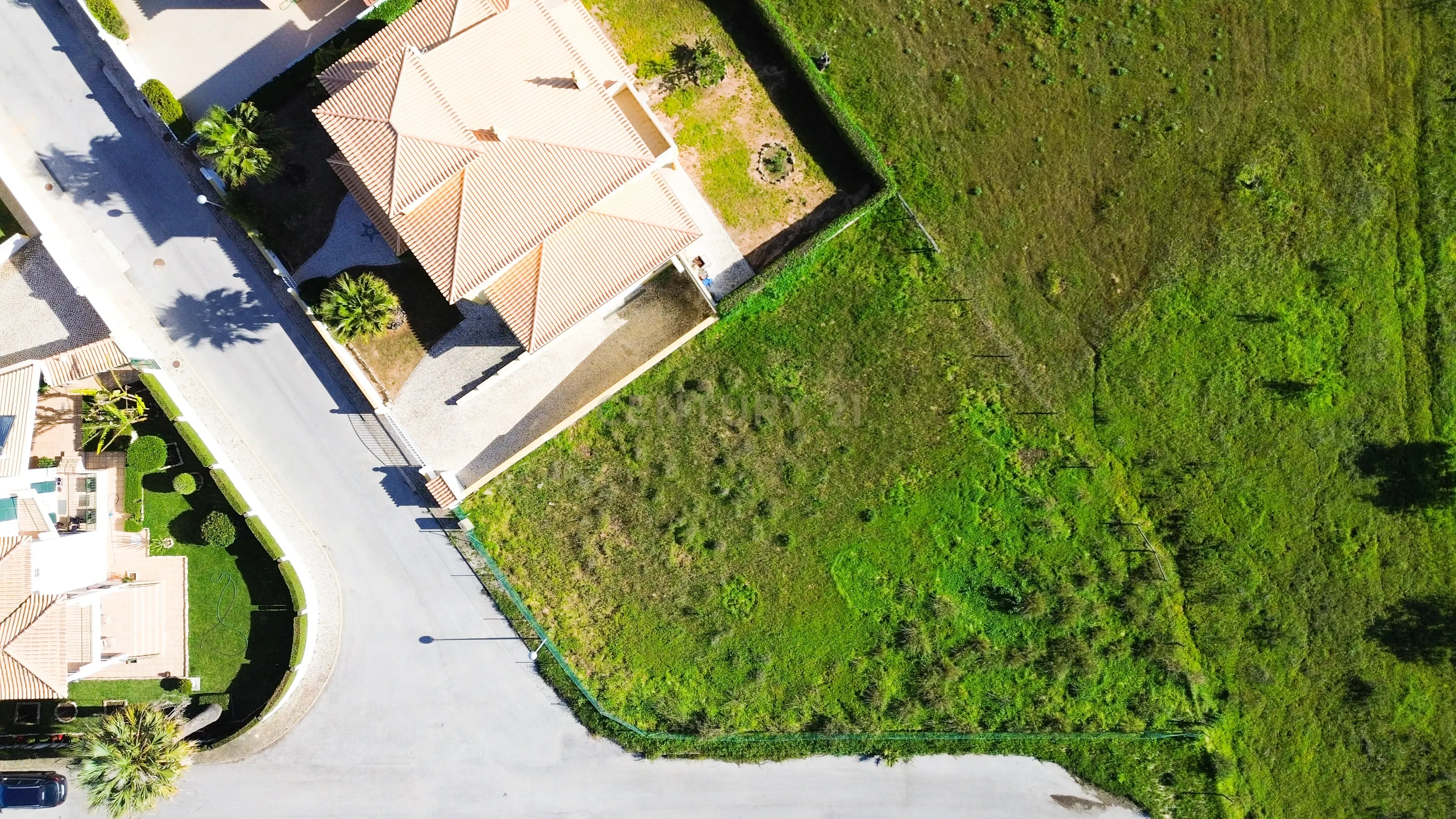 Fotografia 8 de Lote urbano com projeto para moradia contemporânea com piscina