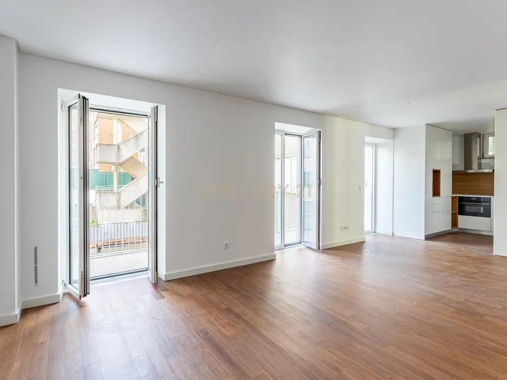 Apartamento T2 novo com varanda Rua Palmira Lisboa - Image 4