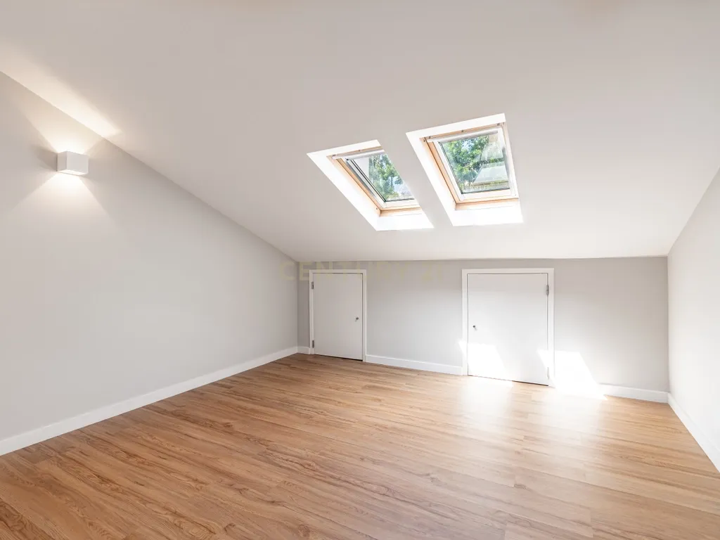 Moradia Unifamiliar T5 em Carcavelos - Image 36