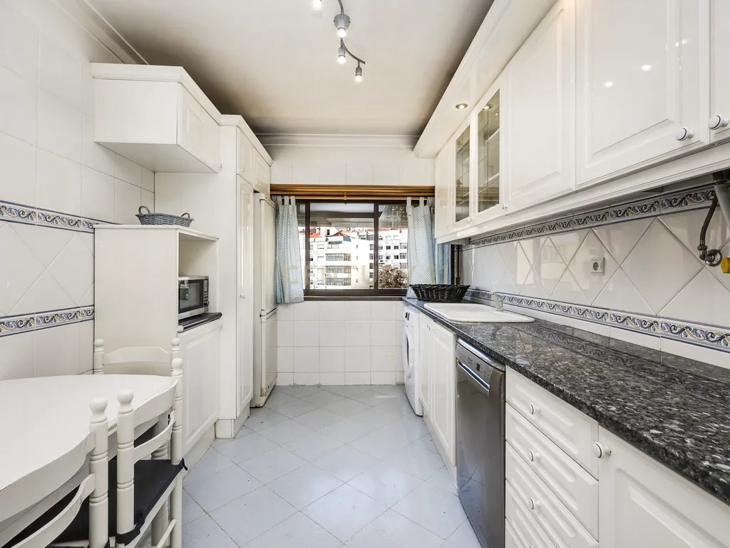 Apartamento T3 em Odivelas com garagem - Conforto e Localização Central - Image 12