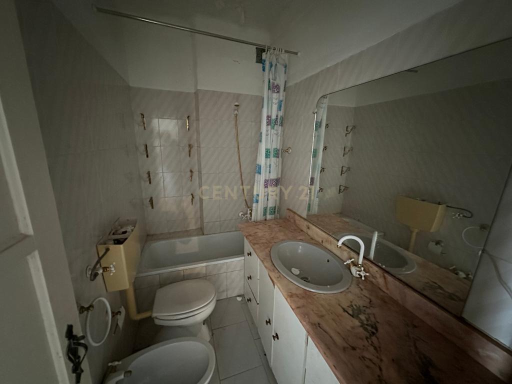 Apartamento T1 para Remodelação – Praça do Brasil, Setúbal - Image 5