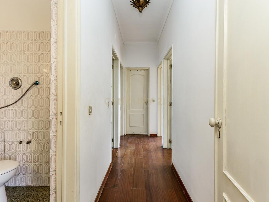 T4 com Vista de Rio nos Olivais – Uma Oportunidade para Remodelar a Seu Gosto! - Image 7